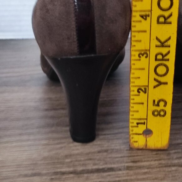 Clarks Artisan Bristol bow brown suede heel women's size 8.5 M - Picture 6 of 13